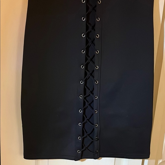 VENUS Black Sleeveless V-Neck Sheath Dress - Picture 4 of 9